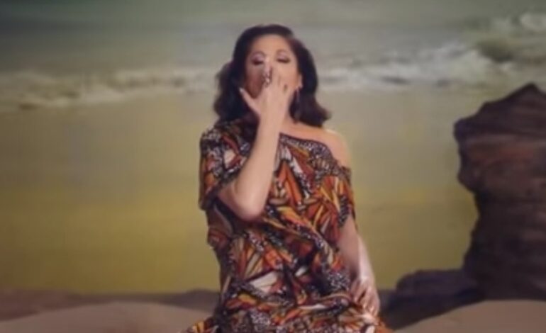  ‘The Elusive Choriza’ lanza vídeo en una playa más falsa que sus ingresos declarados