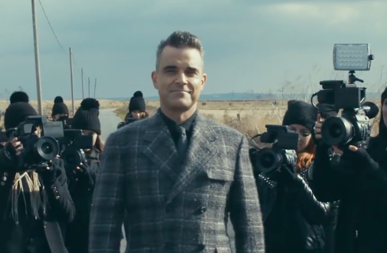 El vídeo para ‘Love My Life’ de Robbie Williams es tan memorable como el single