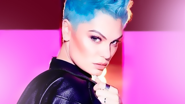  J-J-J-Jessie J, en paz descanse, maquilla el clásico ‘Can’t Take My Eyes Off You’
