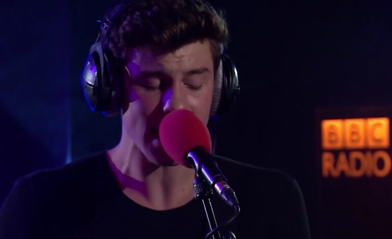  Shawn Mendes versiona a Drake y presenta ‘Mercy’ en el ‘BBCR1 Live Lounge’