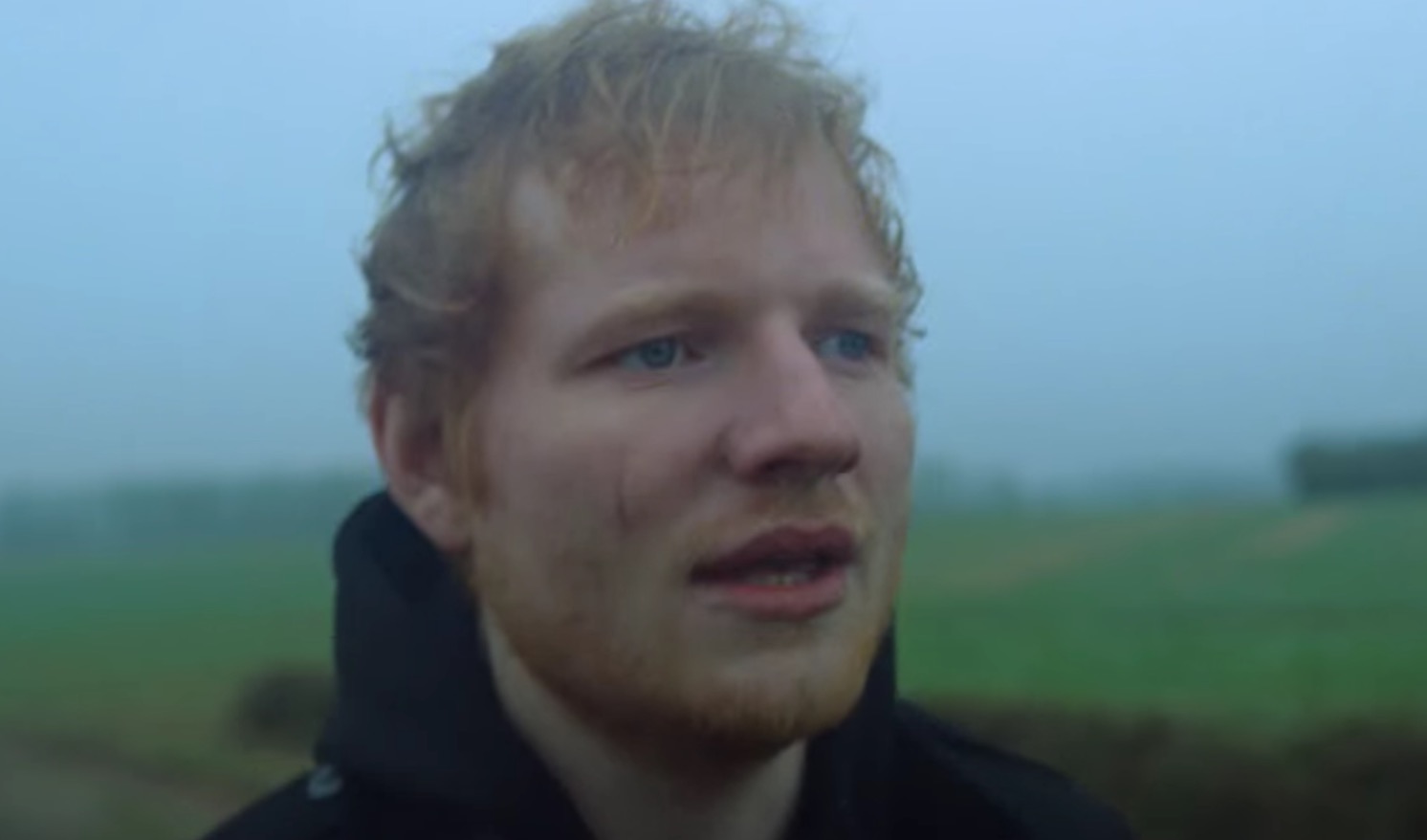  Ed Sheeran, rajado, regala un vídeo al single de menor éxito de su nuevo era