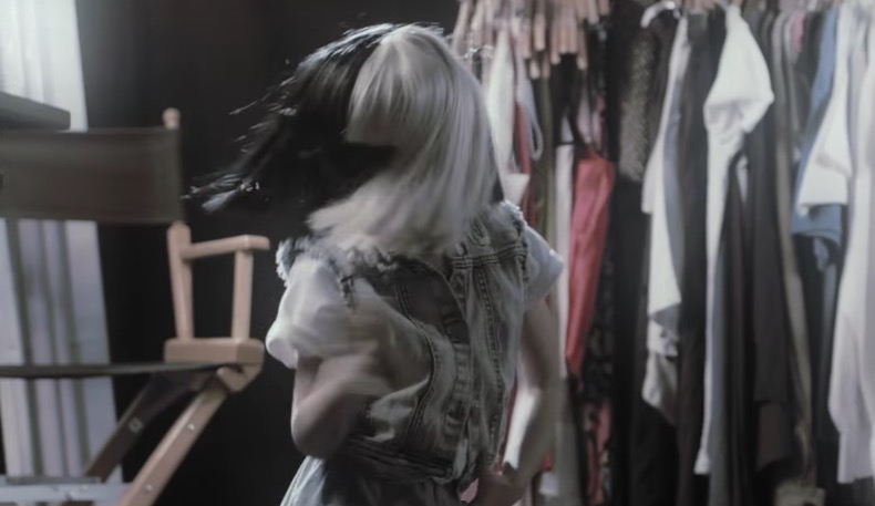  Sia lanza el lyric-video de ‘Move Your Body’, que posiblemente será su vídeo oficial