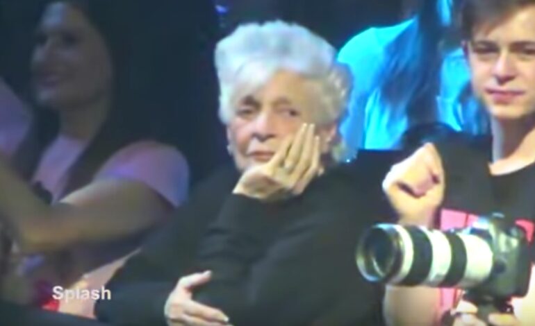  Veinte maneras de estar más aburrido que la abuela de Ariana Grande en un concierto de su nieta