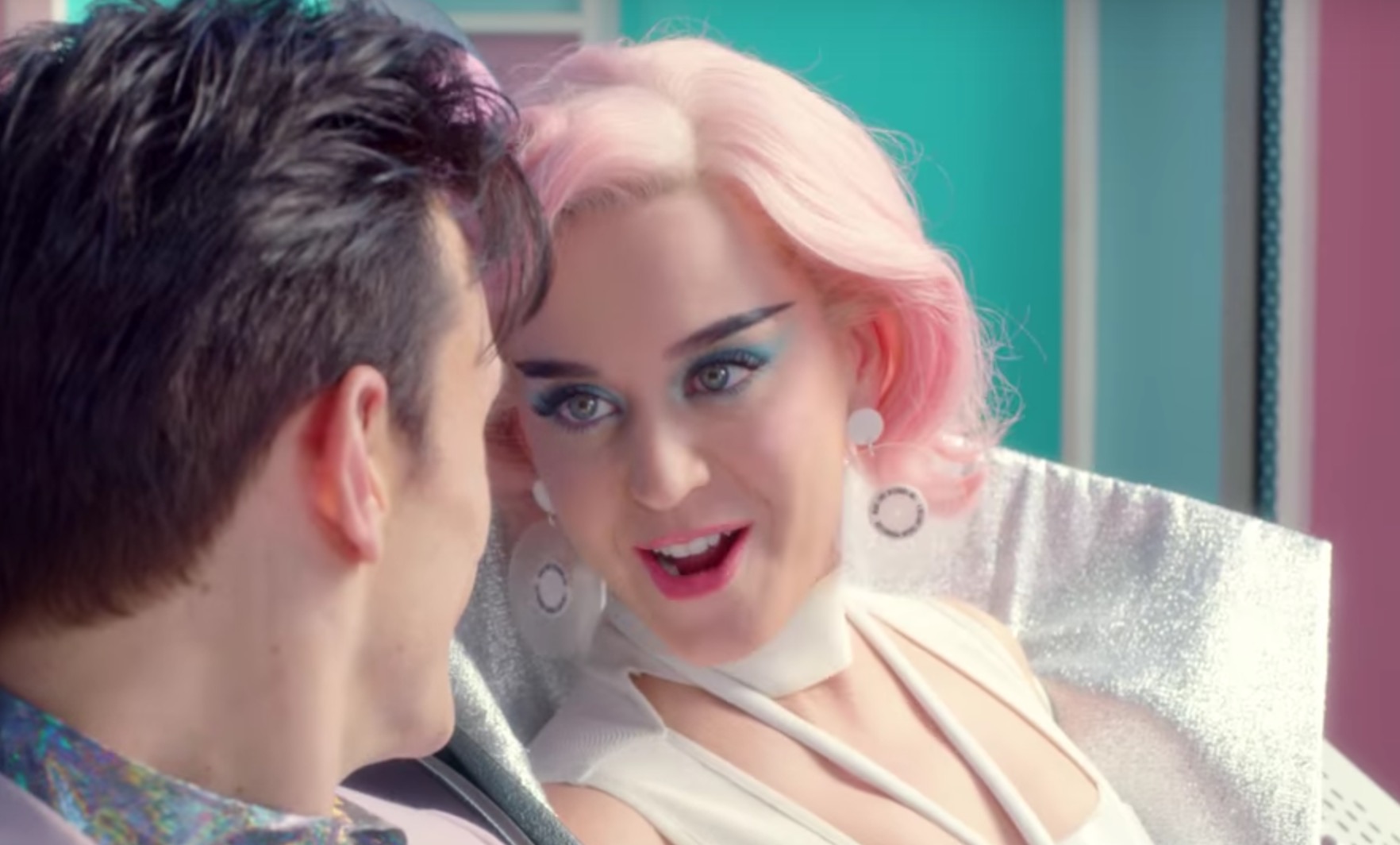 Feroz crítica a la sociedad actual en ‘Chained To The Rhythm’ de Katy Perry