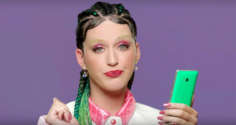 Katy Perry quiere redefinir lo que es ser un auténtico coñazo