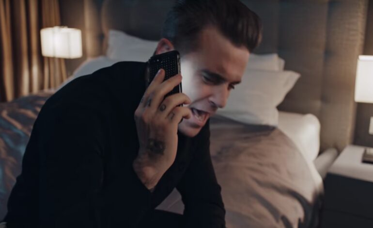  Robbie Williams lanza el vídeo de ‘Mixed Signals’ con tres finales a elegir