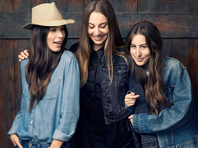 Menos mal que lo nuevo de HAIM, ‘Right Now’, no es su single oficial sino un buzz