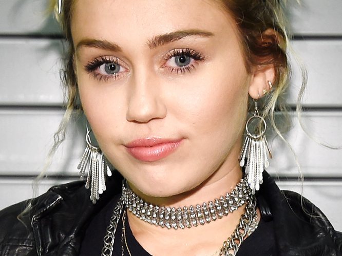  Miley está hasta la punta del Cyrus de ‘Wrecking Ball’
