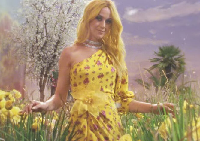  A ‘Swish Swish’ no sabemos, pero Katy Perry no es alérgica a las gramíneas en ‘Feels’