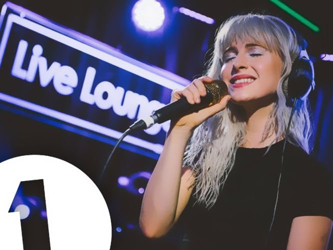  Paramore presentan ‘Hard Times’ y versionan a Drake en BBCR1 Live Lounge