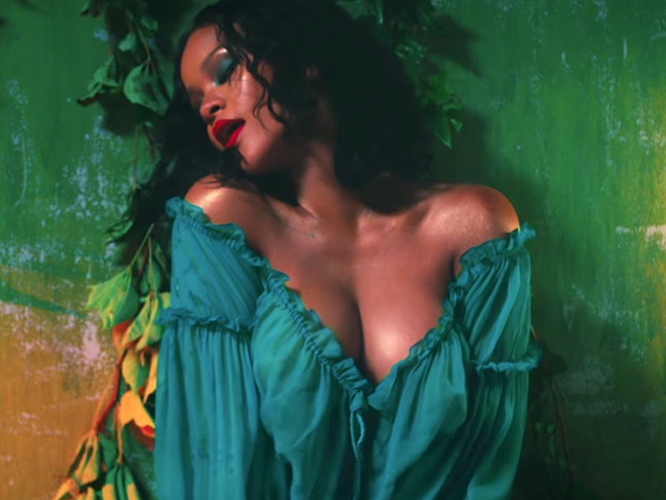  Rihanna y Bryson Tiller protegen a DJ Khaled, que samplea ‘María María’ en ‘Wild Thoughts’