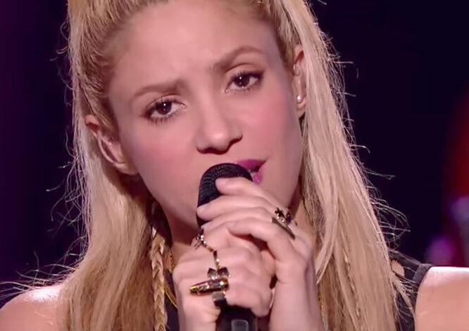  Shakira se pasa por ‘La Voz’ francesa para promocionar ‘Me Enamoré’ y ‘Comme Moi’