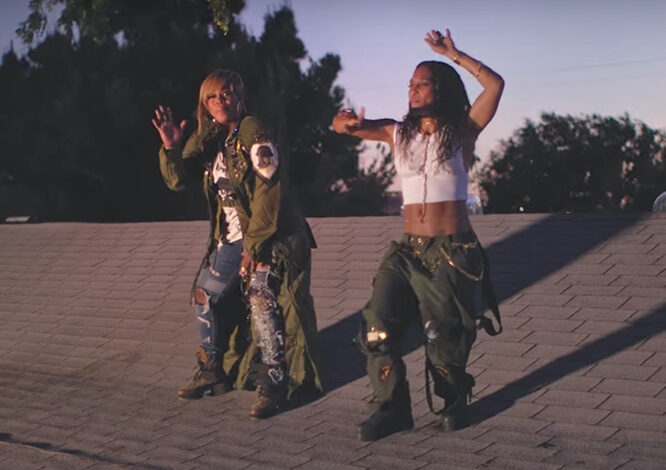  Fiesta con despliegue vintage en el vídeo de TLC para ‘Way Back’