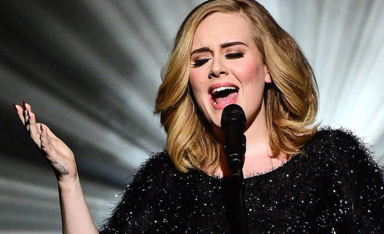  Adele ha vuelto a dañarse las cuerdas vocales: explicamos por qué no nos da pena alguna