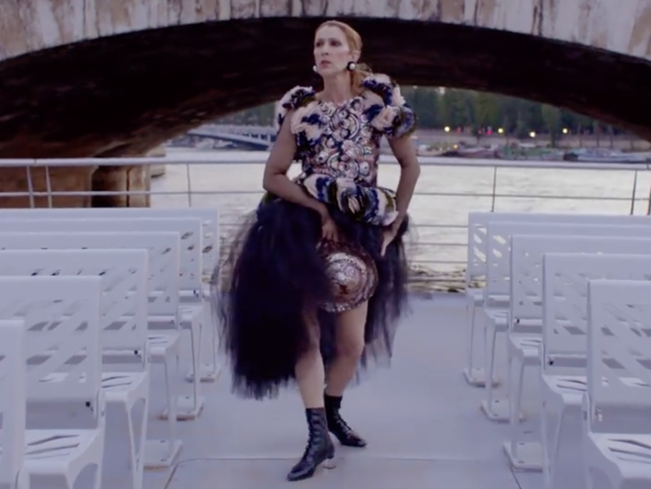  Celine Dion ha tenido que vestirse de mamarracha para que el mundo la acepte como una