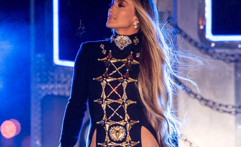  Jennifer Lopez presenta su etílico ‘Ni Tú Ni Yo’ en un primer y discutible directo
