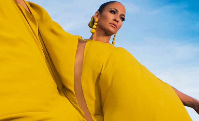  Jennifer Lopez emula a Rocío Jurado borracha en las fiestas de Chipiona en ‘Ni Tú Ni Yo’