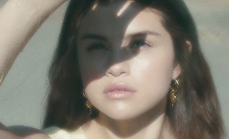  Siniestro vídeo para ‘Fetish’, con Selena Gomez rizándose la lengua