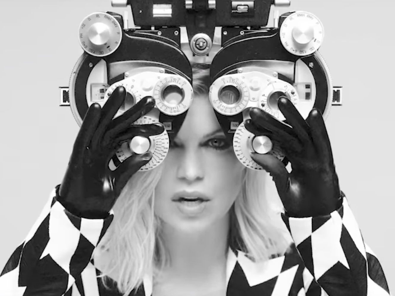  Fergie lanza el vídeo de ‘Hungry’ y un tema nuevo como adelanto de su disco visual