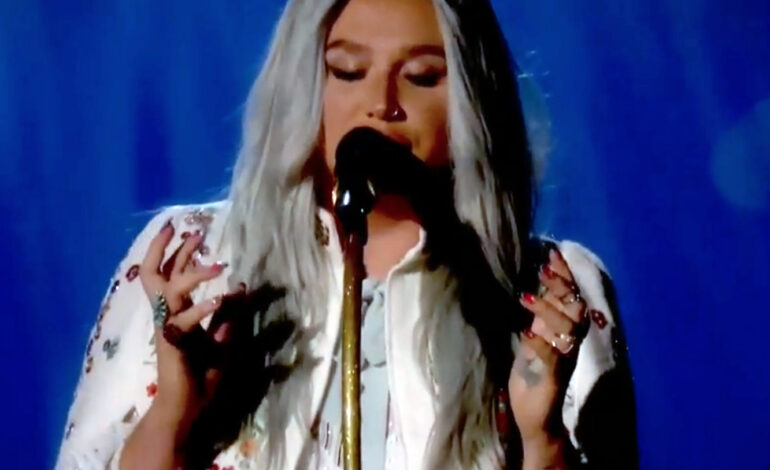  Kesha se luce como vocalista en el primer directo de sus nuevos temas