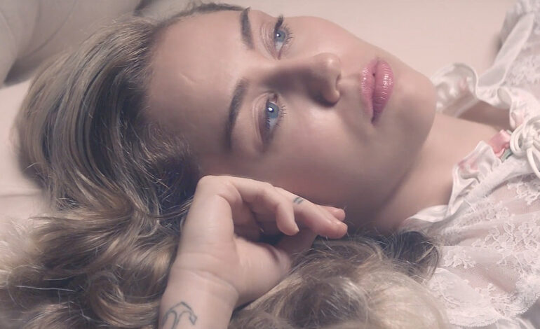  Miley Cyrus justifica su cambio en ‘Younger Now’: un mejor vídeo que single