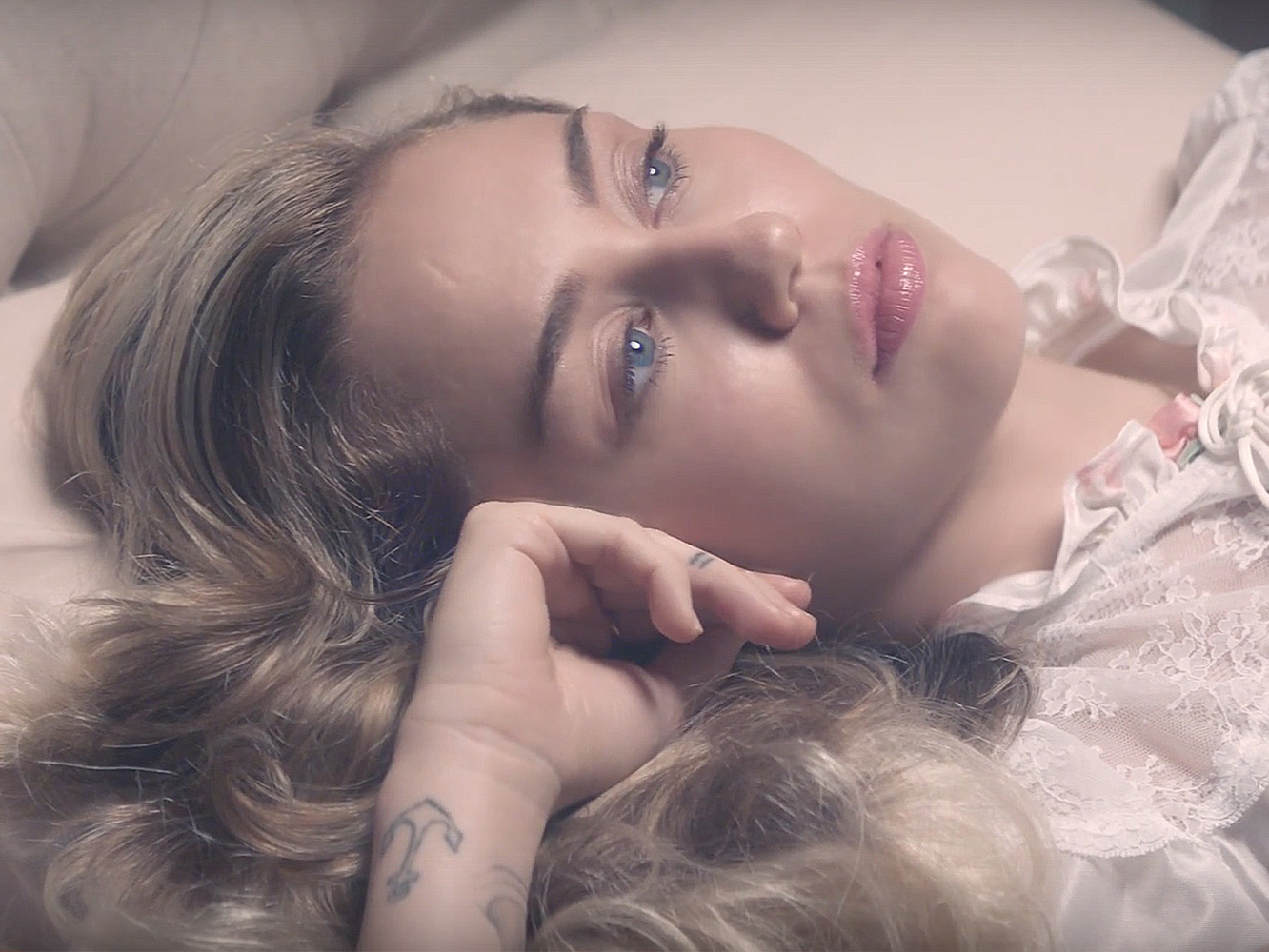  Miley Cyrus justifica su cambio en ‘Younger Now’: un mejor vídeo que single