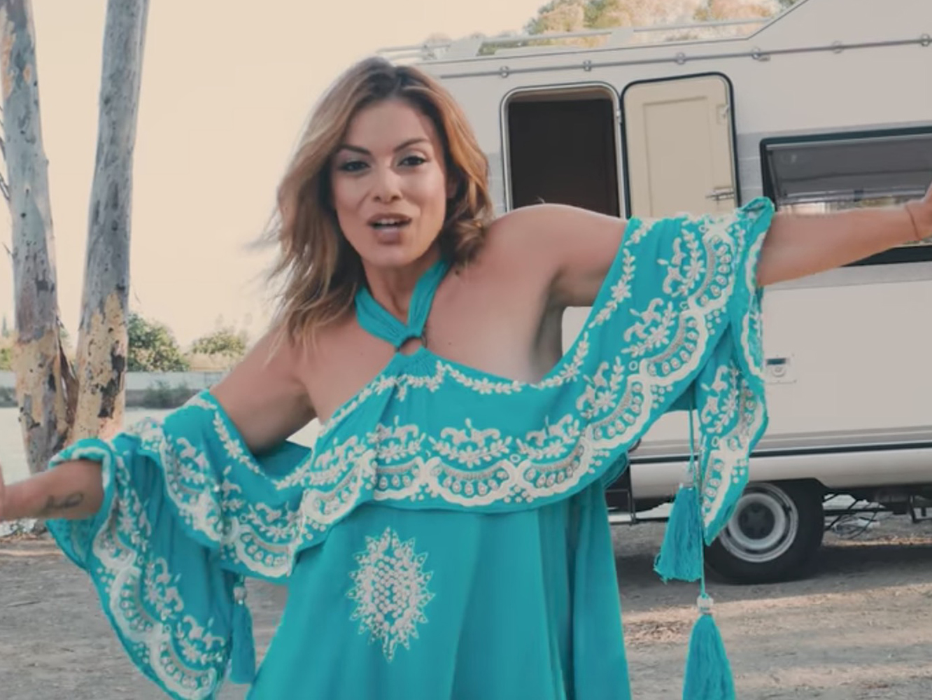  Legendary Miss Genoveva Del Carmen lanza el vídeo de su comeback, ‘Tu Amor Es Cosa Mía’