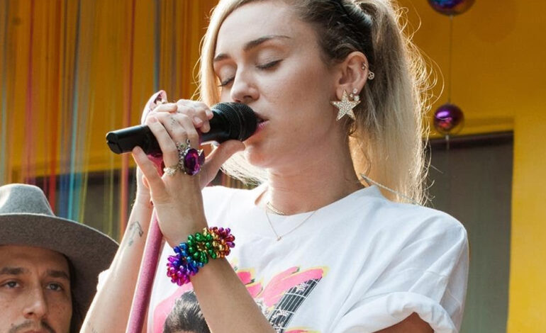  Millennial Faith Hill, Miley Cyrus, recicla sus hits al country en el Live Lounge