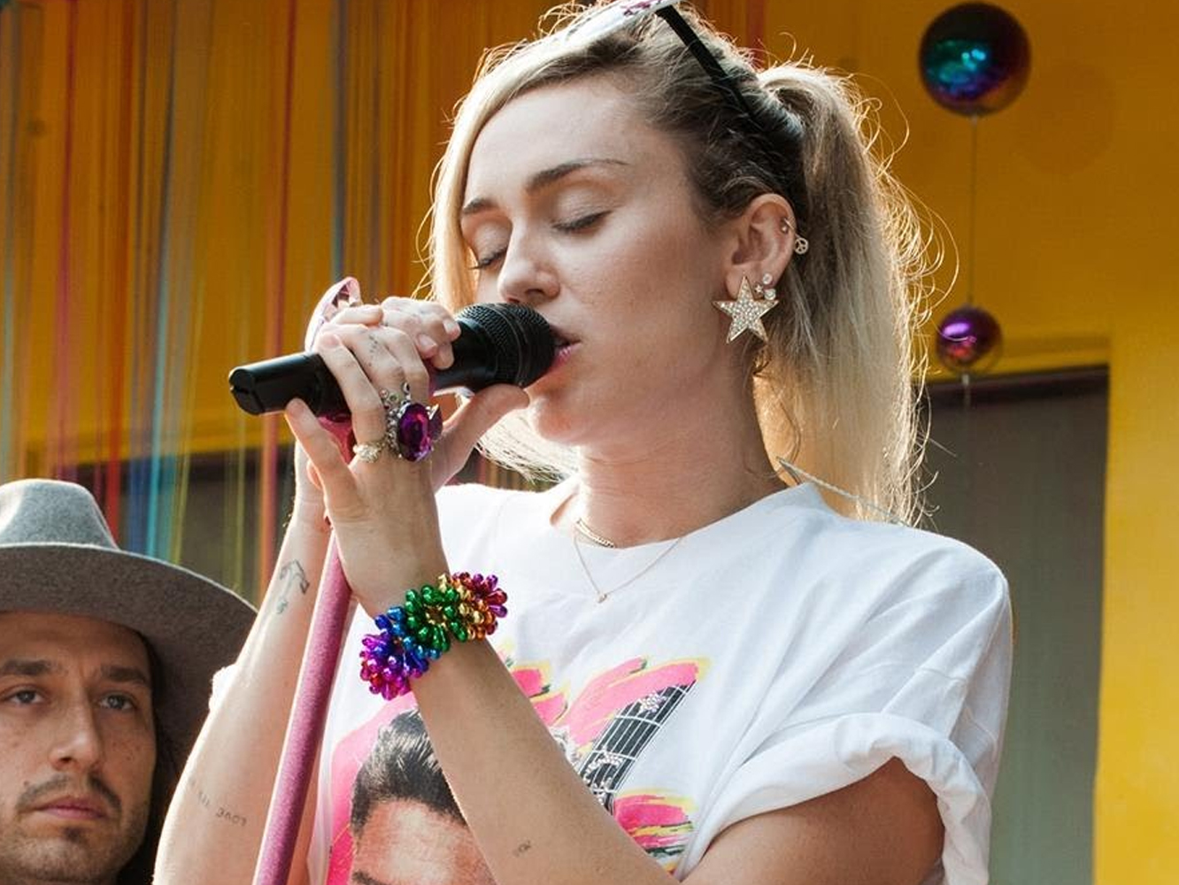  Millennial Faith Hill, Miley Cyrus, recicla sus hits al country en el Live Lounge