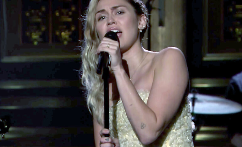  Miley Cyrus versiona a Dido en homenaje a Las Vegas y recuerda ‘The Climb’ en Fallon