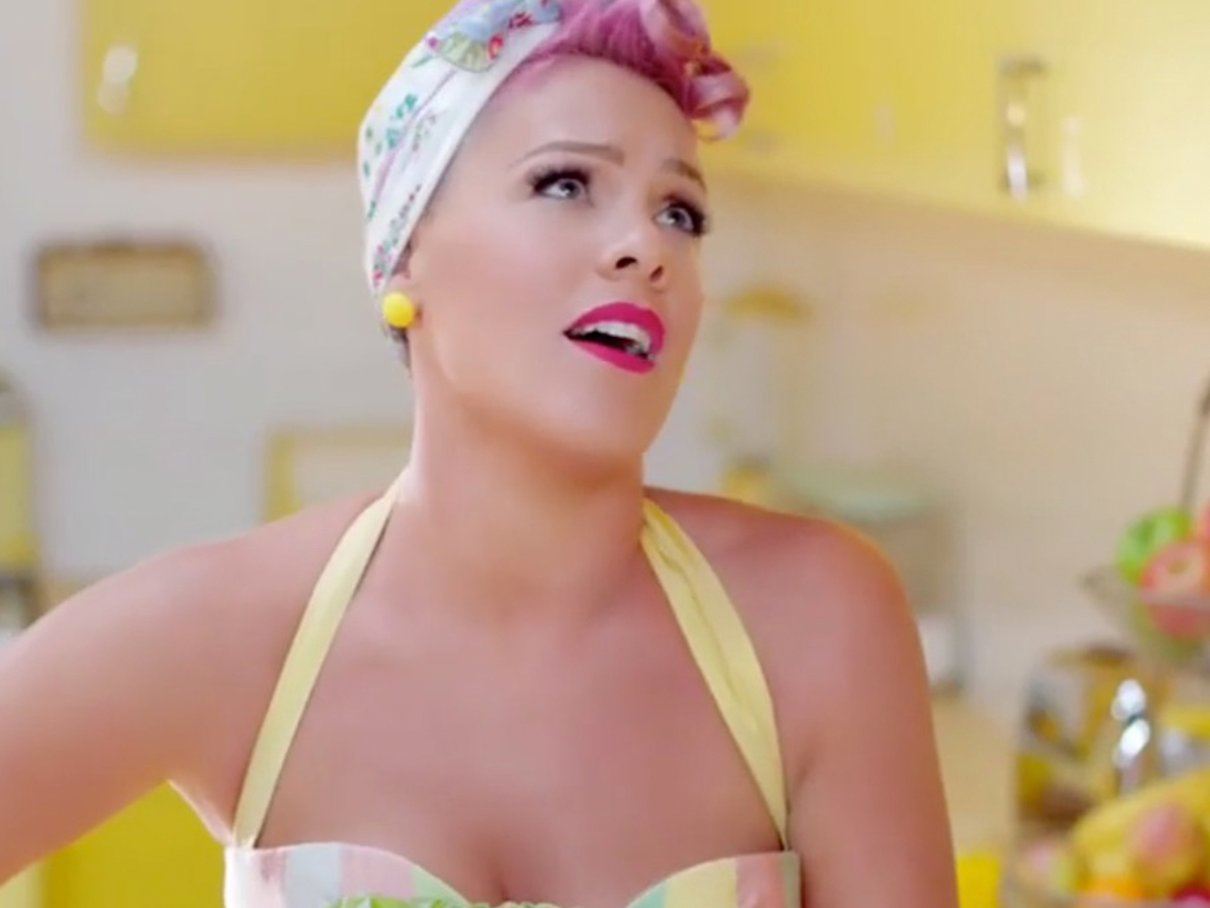  Pink adelanta el clip de ‘Beautiful Trauma’ y aclara el no-shade a Christina Aguilera en los AMA