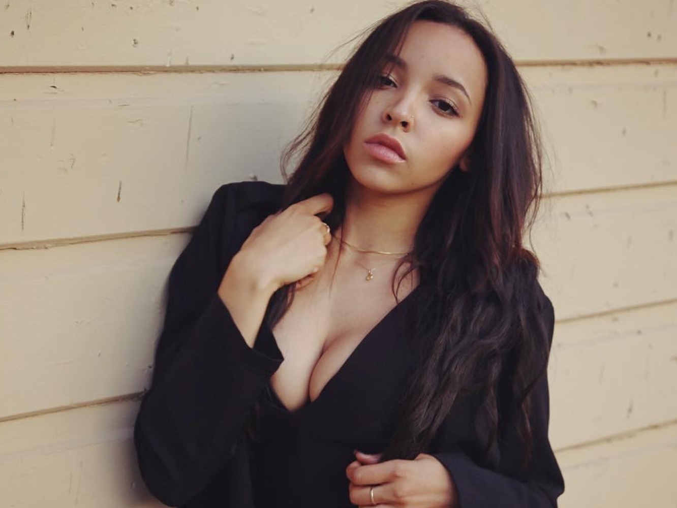  Un mensaje para Tinashe: si esto es el anuncio de algo, lánzalo ya