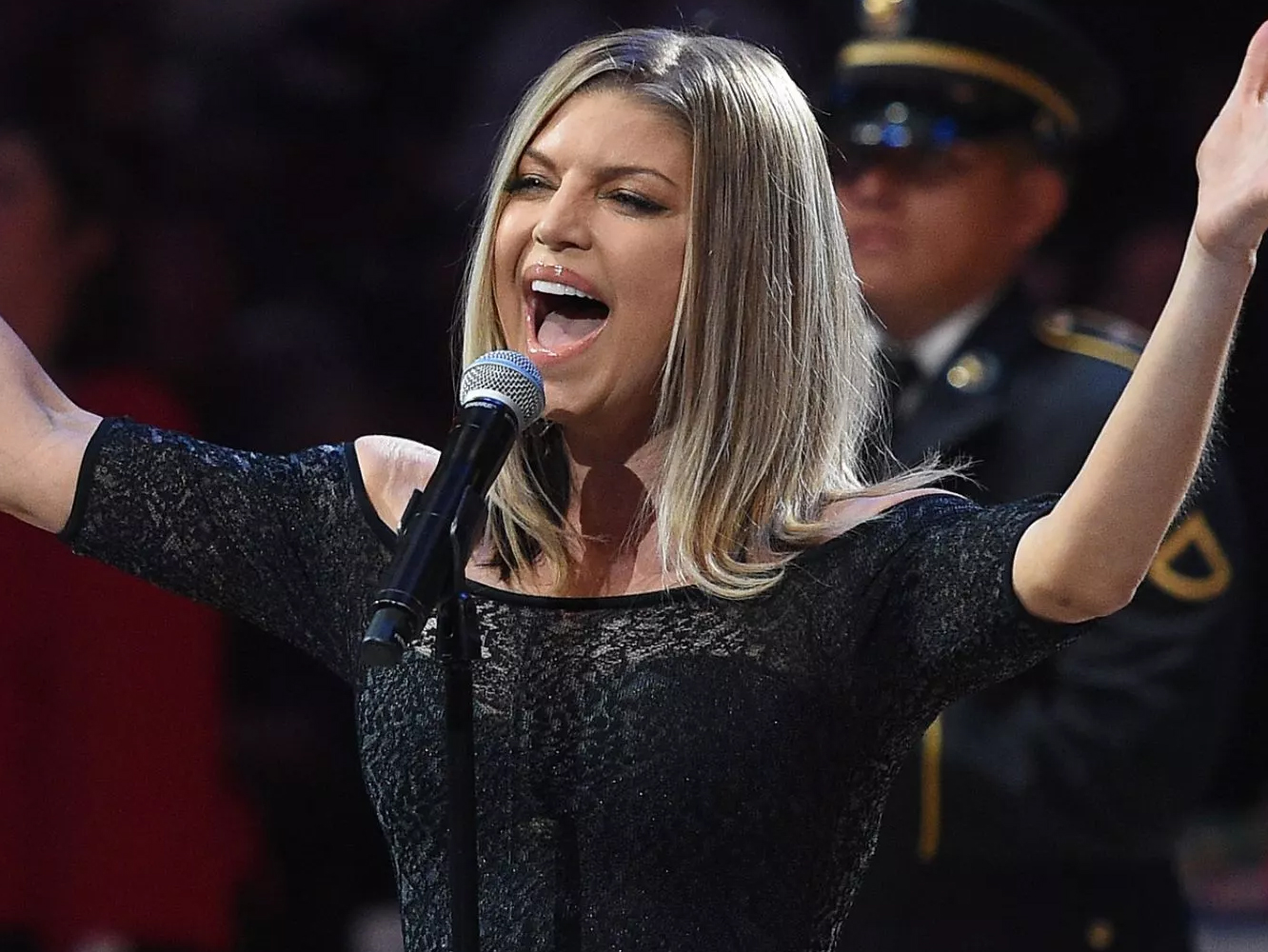  Fergie, sobre su epic fail con el himno americano: «Soy una artista arriesgada»