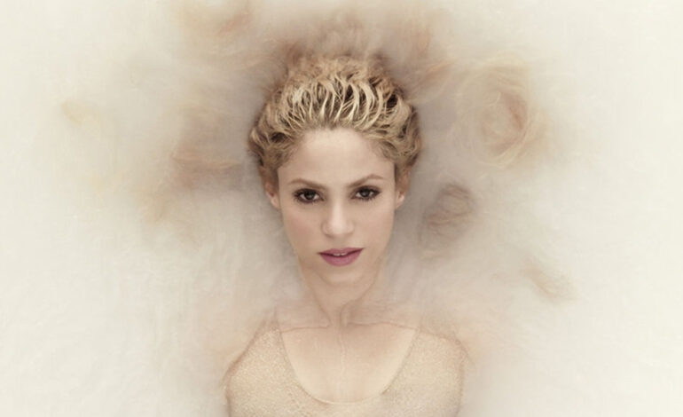 Shakira tranquiliza a sus seguidores cantando ‘Toneladas’ desde su estudio