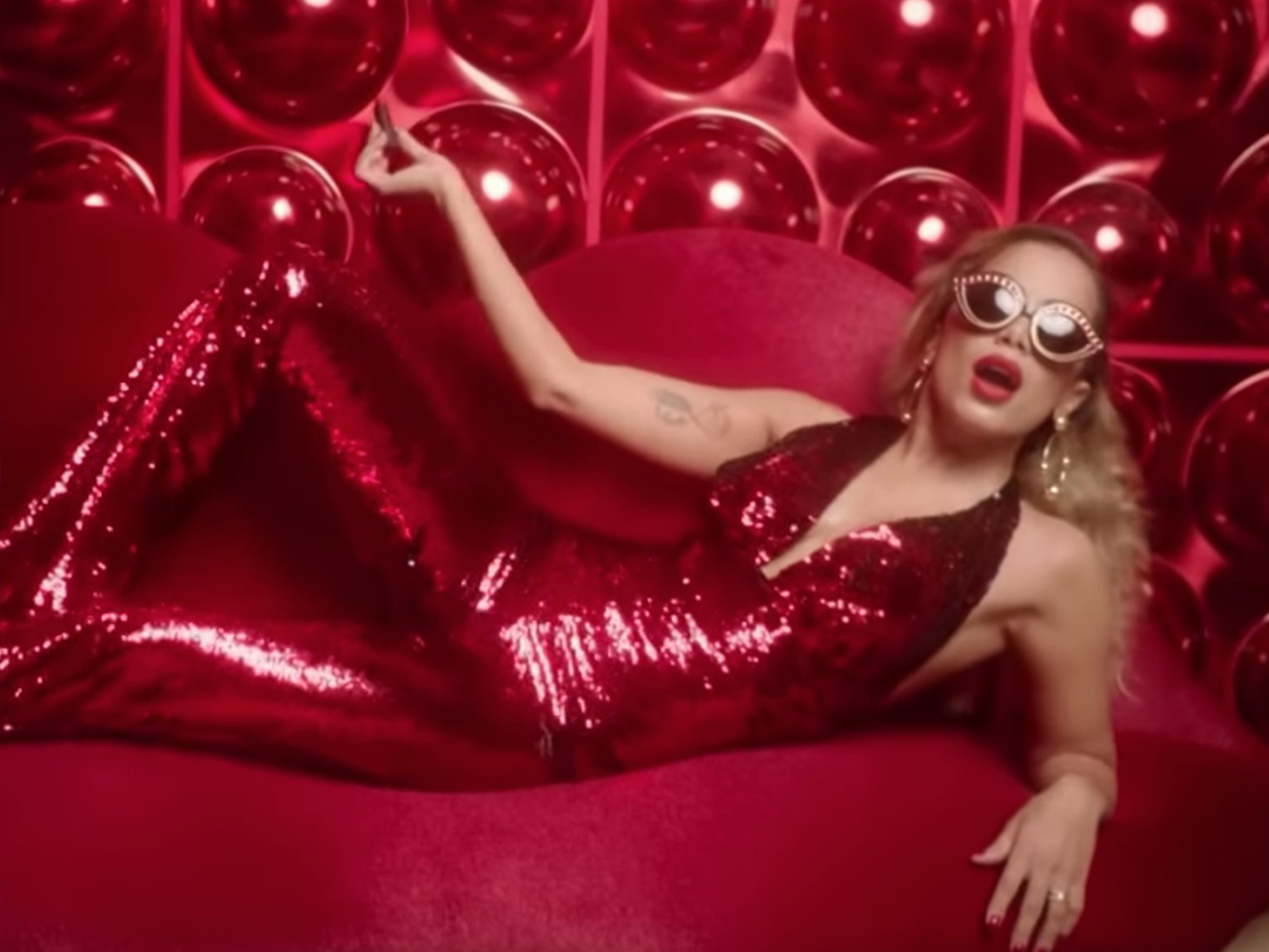  El nuevo single y vídeo de Anitta, ‘Indecente’, es… erm, bastante indecente