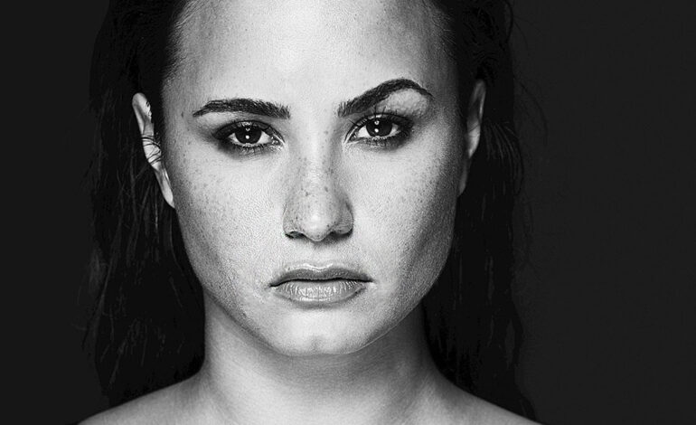 Las caras de oler caca de Demi Lovato en sus meet & greets han terminado cabreando a los fans