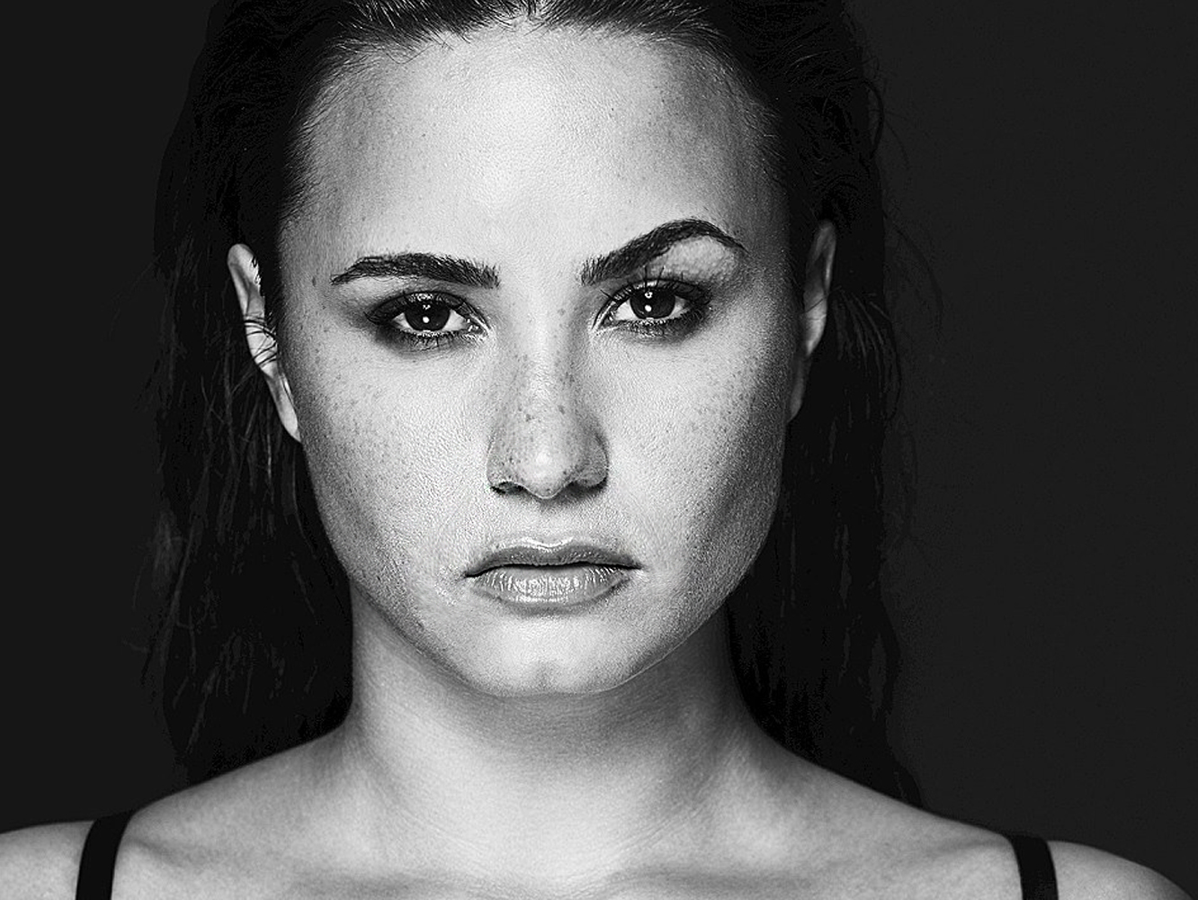 Las caras de oler caca de Demi Lovato en sus meet & greets han terminado cabreando a los fans
