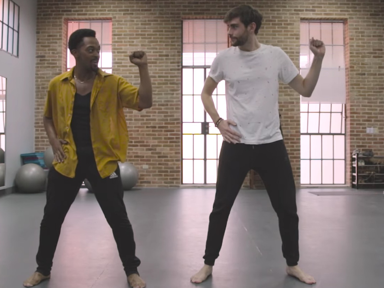  Humble King Álvaro Soler publica un tutorial para aprender a baila ‘La Cintura’