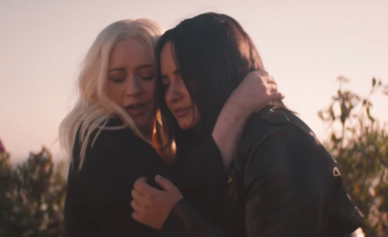  Liberation: Christina Aguilera y Demi Lovato, a la fuga en el vídeo de ‘Fall In Line’