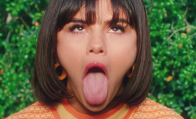  Selena Gomez hace el gilipichis en el vídeo de ‘Back To You’, mucho mejor que el single