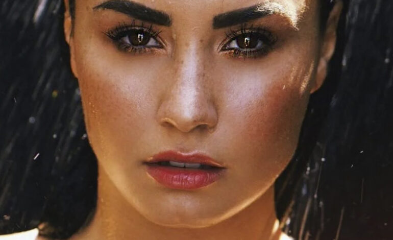 Demi Lovato se queja de estar “solita” en la versión en español de ‘Solo’, con Clean Bandit