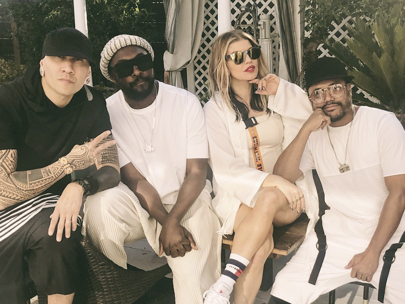  Fergie y The Black Eyed Peas posan juntos: ¿está su comeback definitivo más cerca?