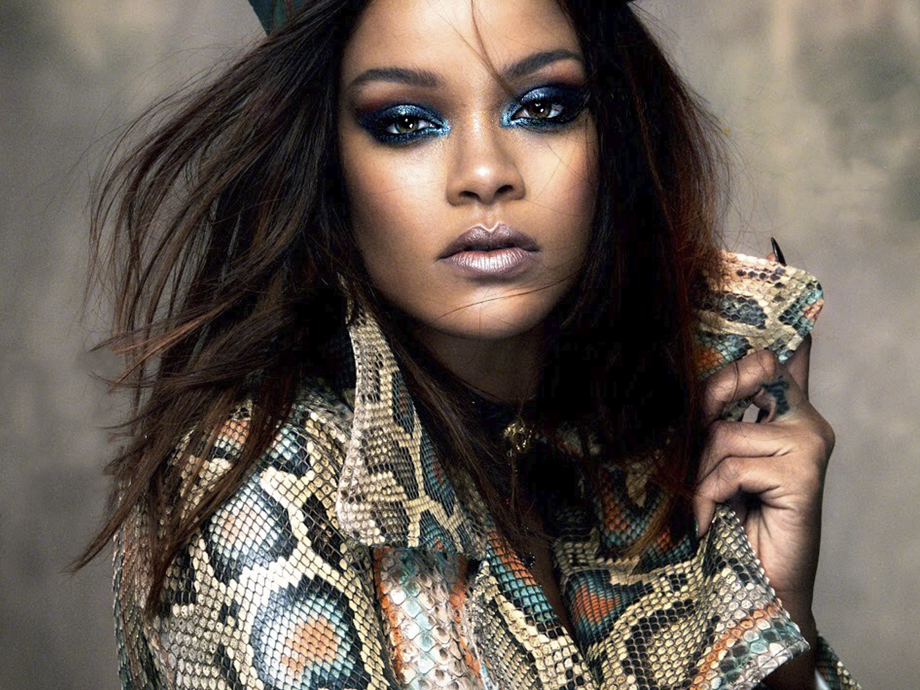  500 canciones para los dos nuevos álbumes de Rihanna: uno pop y uno dancehall