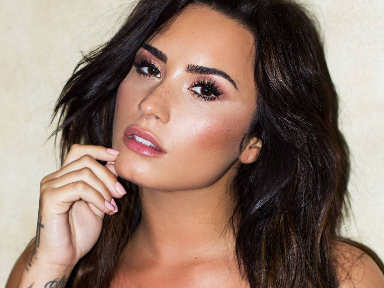 Demi Lovato seguirá ingresada por ‘complicaciones’ tras su sobredosis