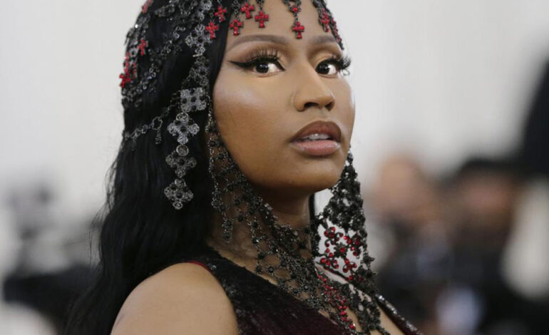  Nicki Minaj monta un macroparipé y pregunta a sus fans si debe retrasar su álbum