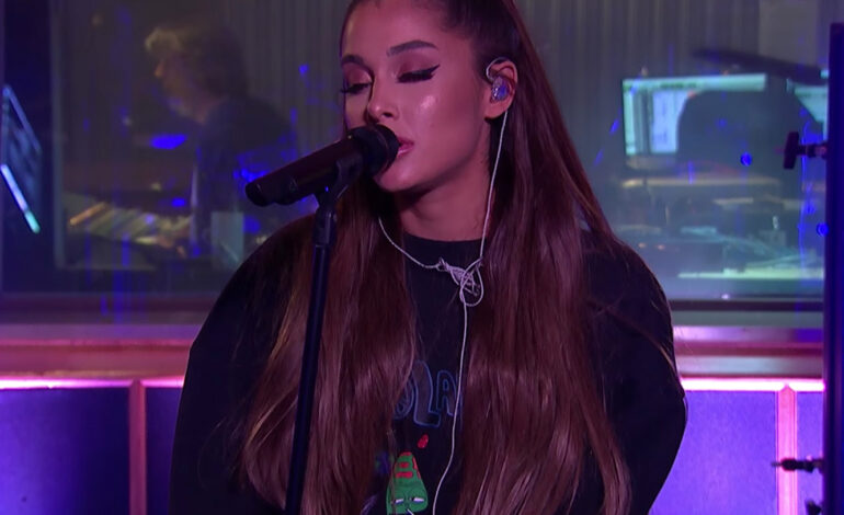  Ariana Grande presenta ‘R.E.M’ y versiona ‘Them Changes’ en el Live Lounge