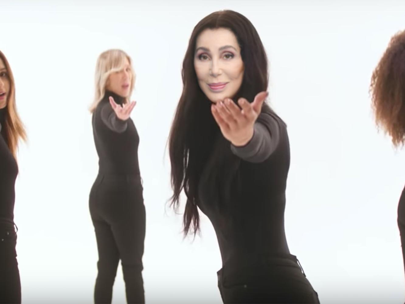  Cher rinde homenaje a ABBA y a todas las mujeres menos una en el vídeo de ‘SOS’