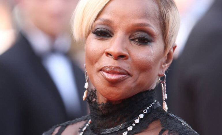  Mary J Blige aclara que no se hizo un Cardi Minaj con Faith Evans: «Nunca ocurrió»