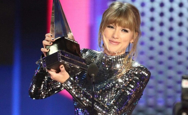  Premios AMA 2018 | Taylor Swift y Camila Cabello se reparten la noche, con algún WTF