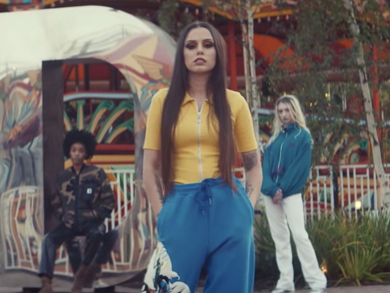  Cher Lloyd recupera su lado más street en su nuevo vídeo, ‘None Of My Business’